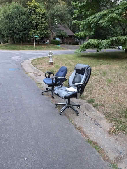 Photo of free office chairs (2600 S Cropper Ct, Richmond) #1