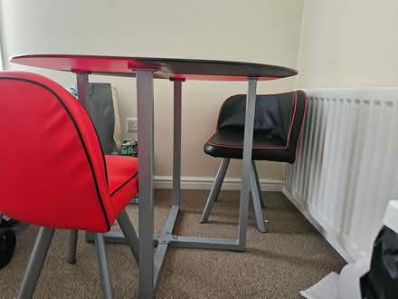 Photo of free Black/Red Glass Round Table (EH5) #4