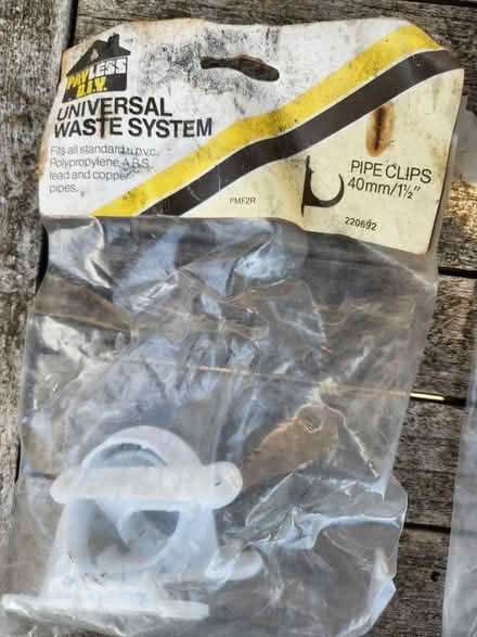 Photo of free universal waste system brackets and pipe clips (GU14) #4