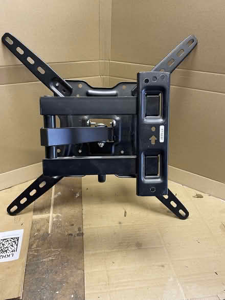 Photo of free TV or display screen mount (Droitwich WR9) #1
