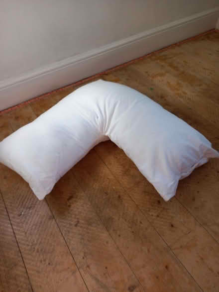 Photo of free V shaped pillow (Natland LA9) #1