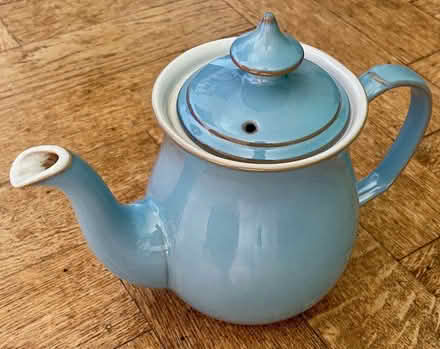 Photo of free denby colonial blue teapot - small chip on spout (Aigburth L17) #1