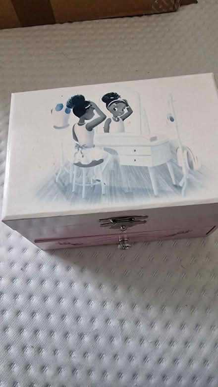 Photo of free Nia Ballerina box (SE18) #1