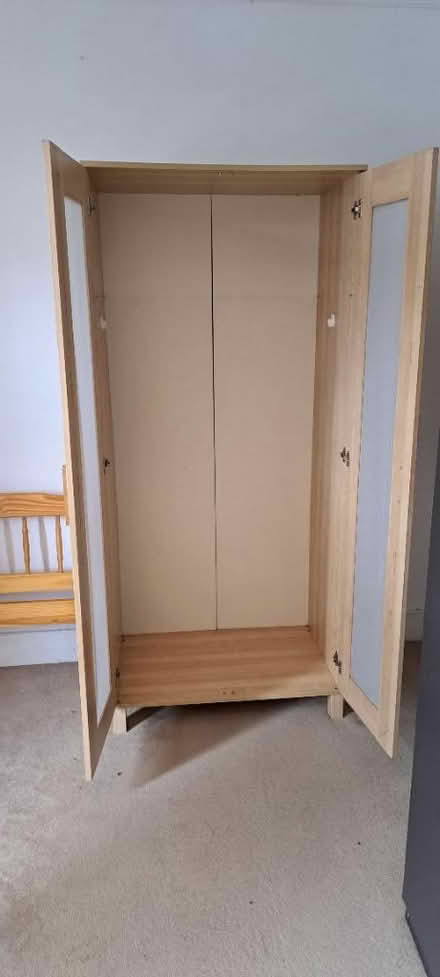 Photo of free wardrobe (ME4) #2