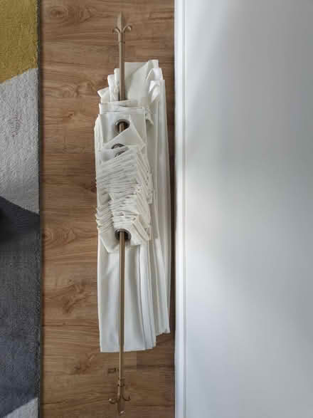 Photo of free Curtain pole with white curtain (SG5) #3