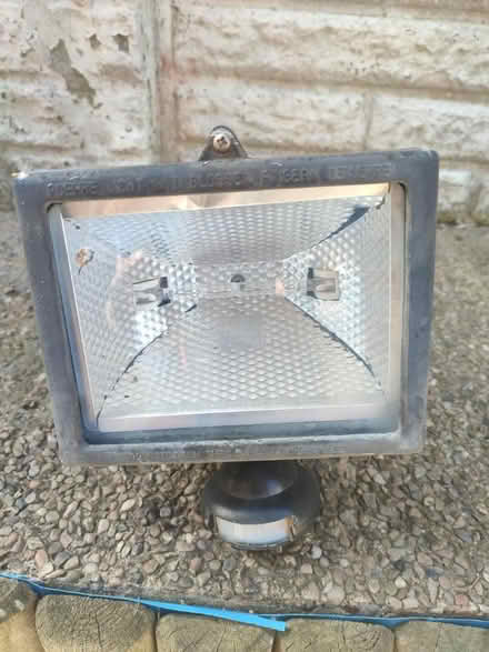 Photo of free Outside lamp with motion sensor (Frechville) #1