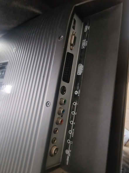 Photo of free Tv dvd combo working condition (Yardley B33) #4