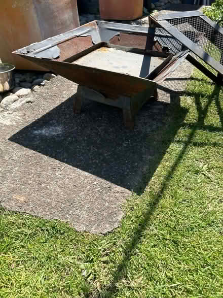 Photo of free small fire pit (Wigston Leicestershire.LE18) #3