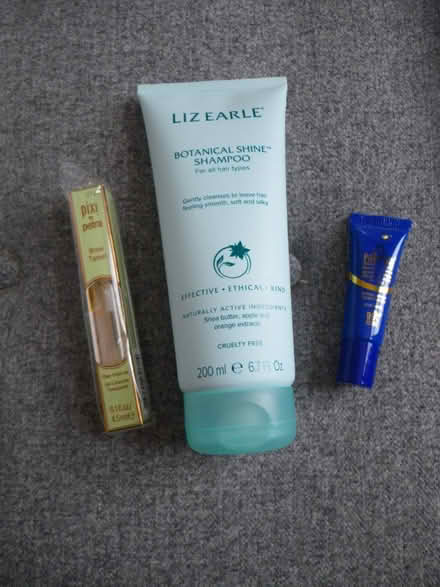 Photo of free Shampoo, Lip Mask and Brow Tamer (Ware SG12) #1