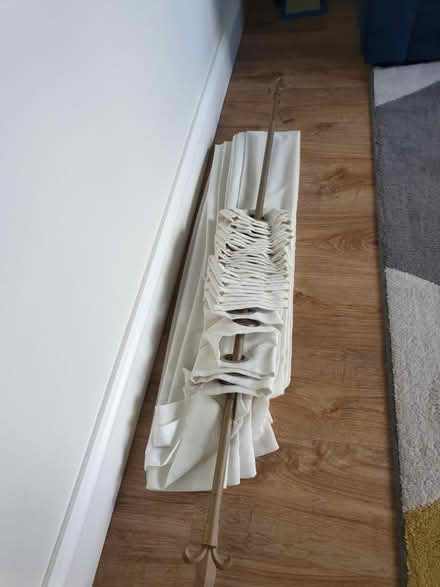 Photo of free Curtain pole with white curtain (SG5) #1