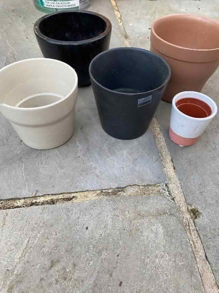 Photo of free Small house plant pots (Peckham SE15) #1