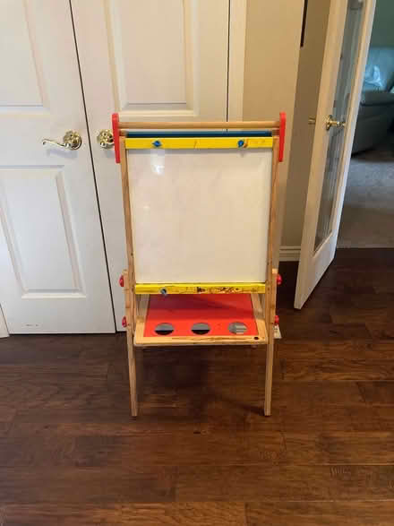 Photo of free Kids easel (Britannia and Tenth Line) #1
