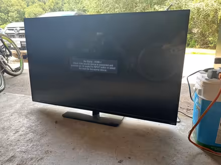 Photo of free Vizio TV’s (2) one turns on (Bois D’Arc Estates) #1