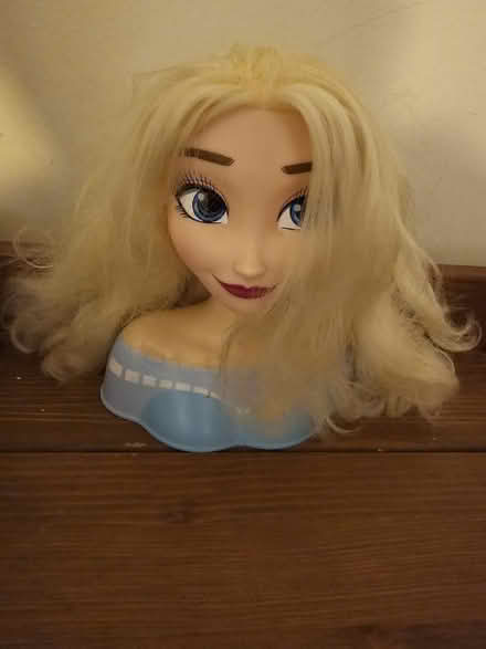 Photo of free Child's doll's head for hairstyling (CM1, Loves Green) #1