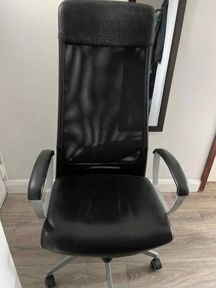 Photo of free Black mesh back office/desk chair (Foxholes DY10) #2