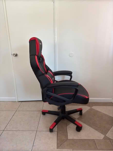 Photo of free Gaming chair (Palm springs)