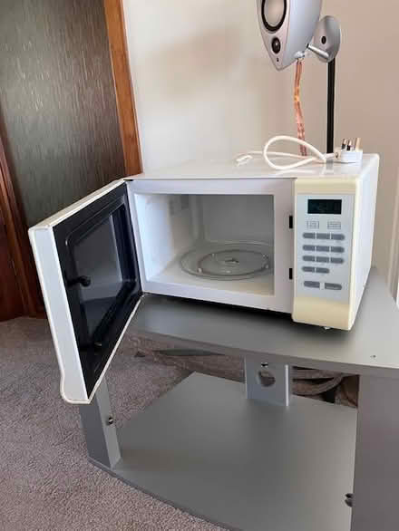Photo of free DeLonghi Microwave Oven (Kenningknowes Rd FK7) #2