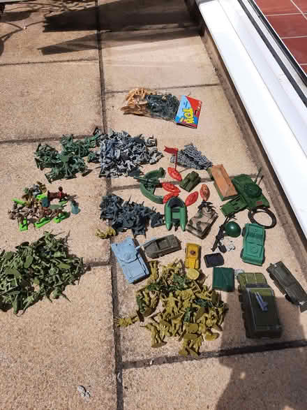 Photo of free Toy soldiers and vehicles (Wallington SM6) #1