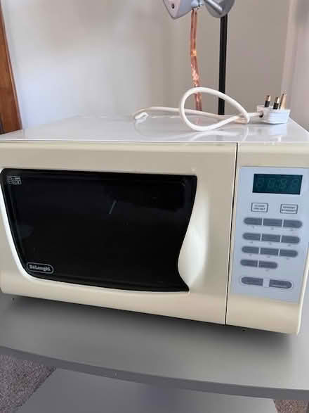 Photo of free DeLonghi Microwave Oven (Kenningknowes Rd FK7) #1