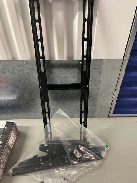 Photo of free Flatscreen TV wall mount (Send GU23) #1