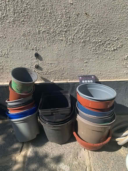 Photo of free Empty flower pots (Horsell, Woking) #1