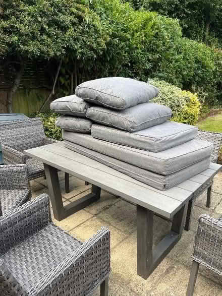 Photo of free Outdoor cushions (Goodmayes IG3) #1
