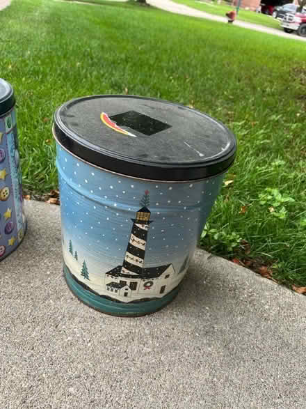 Photo of free 5 (empty) popcorn tins (Livonia) #3