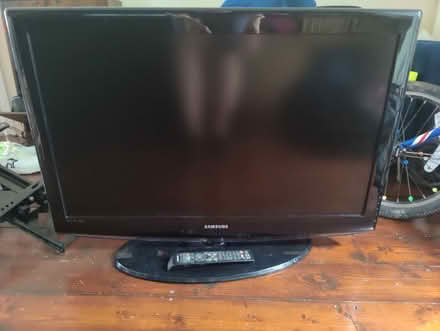 Photo of free Samsung 37inch TV and wall mount (Sydenham SE26) #1