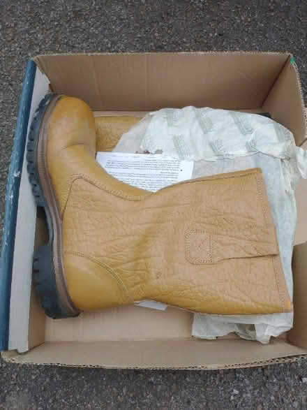 Photo of free Rigger boots (Rayleigh SS6) #1
