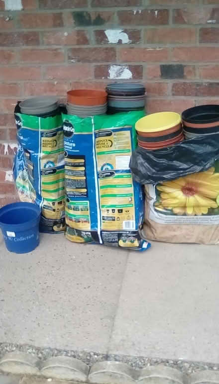 Photo of free Plant pots (Priorslee TF2) #1