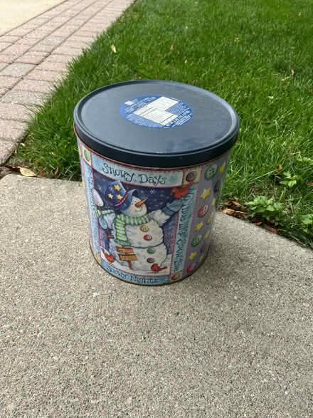 Photo of free 5 (empty) popcorn tins (Livonia) #2