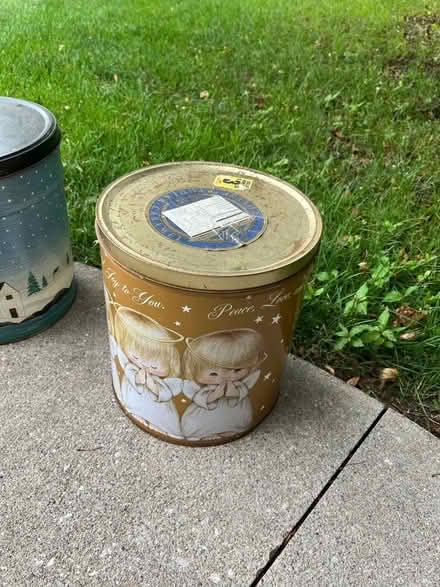 Photo of free 5 (empty) popcorn tins (Livonia) #4
