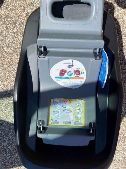Photo of free Maxicosi pebble baby seat & base unit (Old Windsor SL4) #3