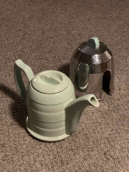 Photo of free Retro teapot with 'tea cosy' lid! (Ware SG12) #2