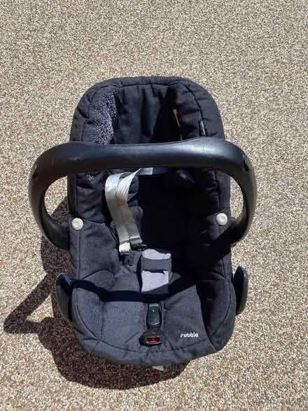 Photo of free Maxicosi pebble baby seat & base unit (Old Windsor SL4) #1