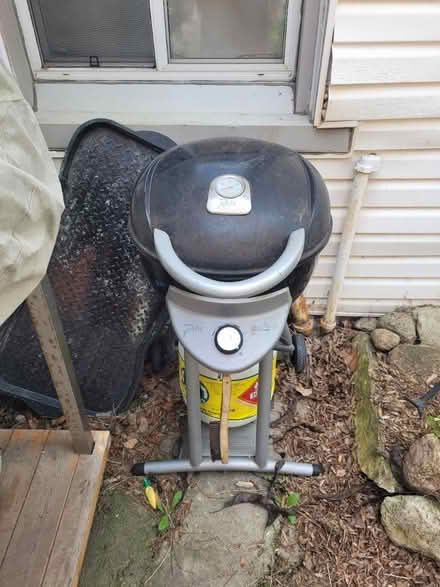 Photo of free Propane BBQ with tank (Paisley St and Yorkshire St N) #2