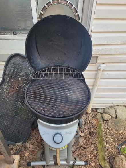 Photo of free Propane BBQ with tank (Paisley St and Yorkshire St N) #3