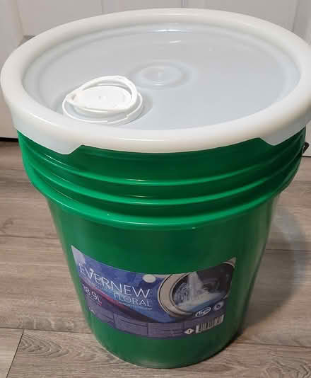 Photo of free Bucket (Winston Churchill & Britannia) #1