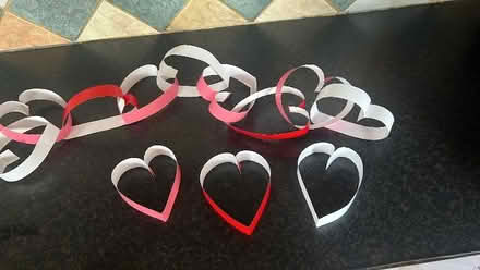 Photo of free Paper hearts party/celebration decorations (GU14) #1