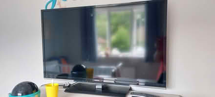 Photo of free 40 inch toshiba tv HD (Crawley down) #1