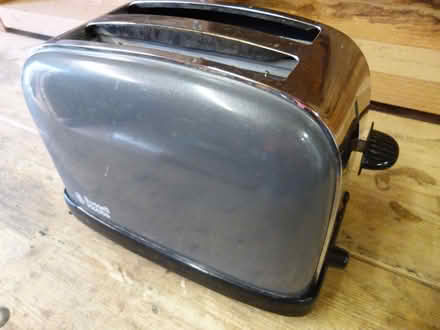 Photo of free Toaster - 2 slot Russell Hobbs (Pangbourne RG8) #1