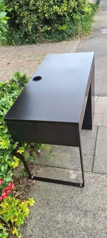 Photo of free Desk (BR2) #2