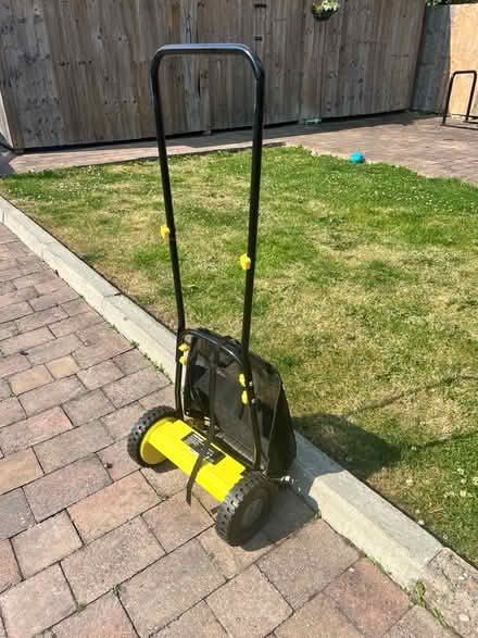 Photo of free Manual lawn mower (Thornton Heath) #1