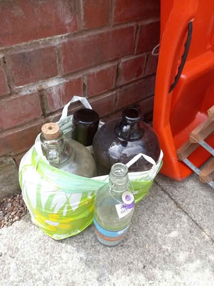 Photo of free wine racks, sledge, Demijohns (Stockbridge S36) #2