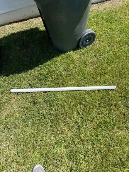 Photo of free 4’ Fluorescent Bulbs (North Costa Mesa) #2