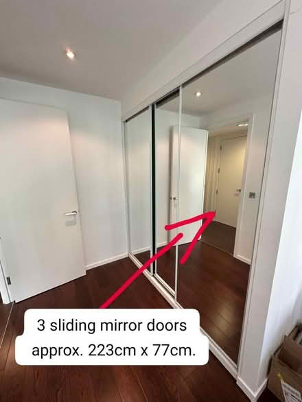 Photo of free wardrobe Sliding mirror doors (Cubitt Town E14) #1