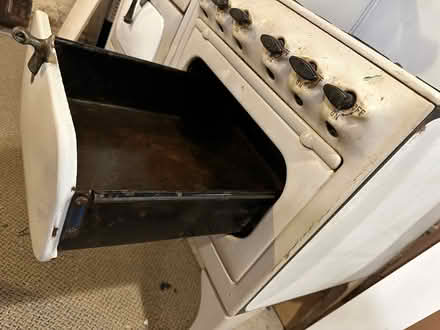 Photo of free antique porcelain enamel stove (Union Station) #4