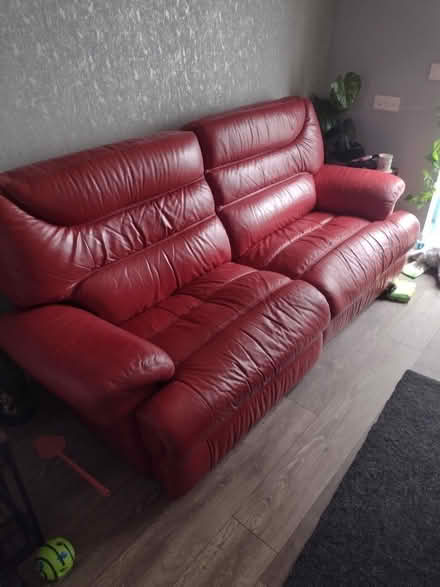 Photo of free Red leather lazyboy sofa (Seacroft LS14) #1