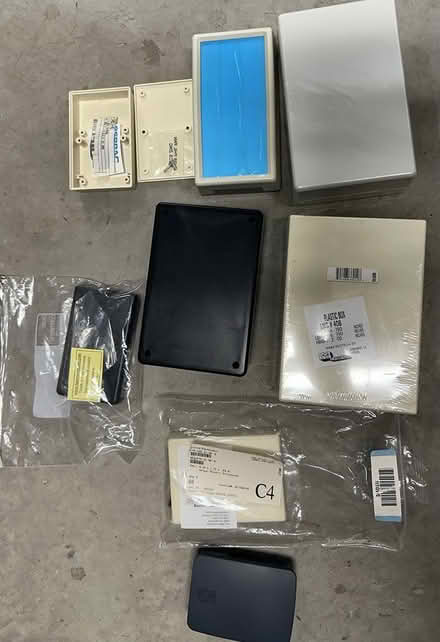 Photo of free Electronic Hobbyist Stuff (Spain/Tramway) #1