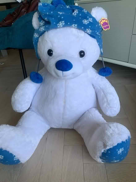Photo of free Large white stuffed bear (Hackney E8) #1